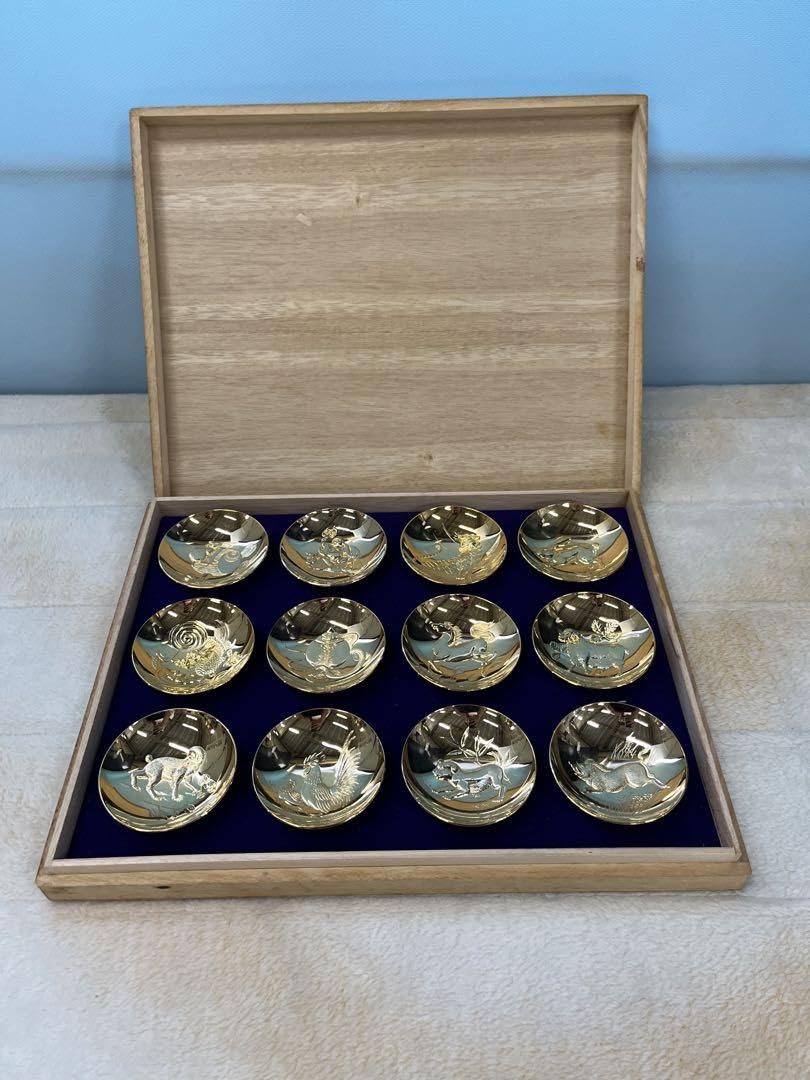 Amazon.co.jp: 十二支金盃セット 12客 24KGP 純金仕上げ 木箱入り 干支